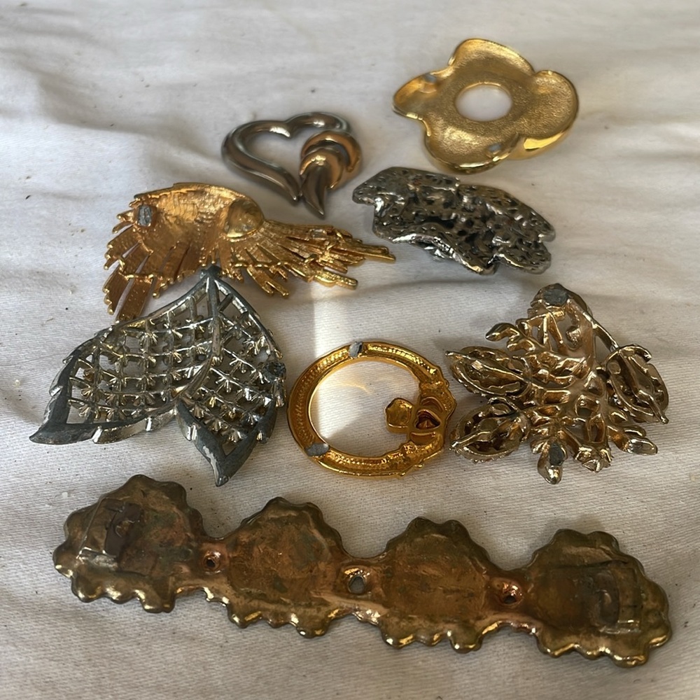 Elegant Gold and Silver Brooch’s for Repair - Picture 2 of 4